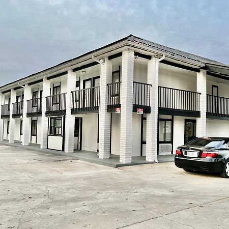Economy Inn And Suites 털사 외부 사진