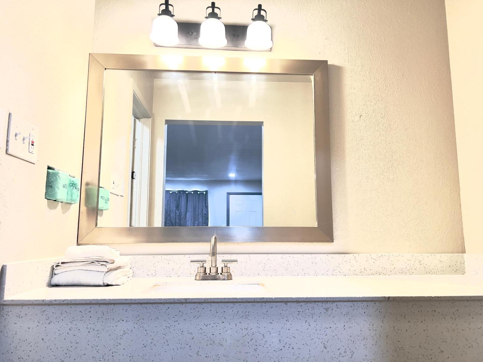 Economy Inn And Suites 털사 외부 사진