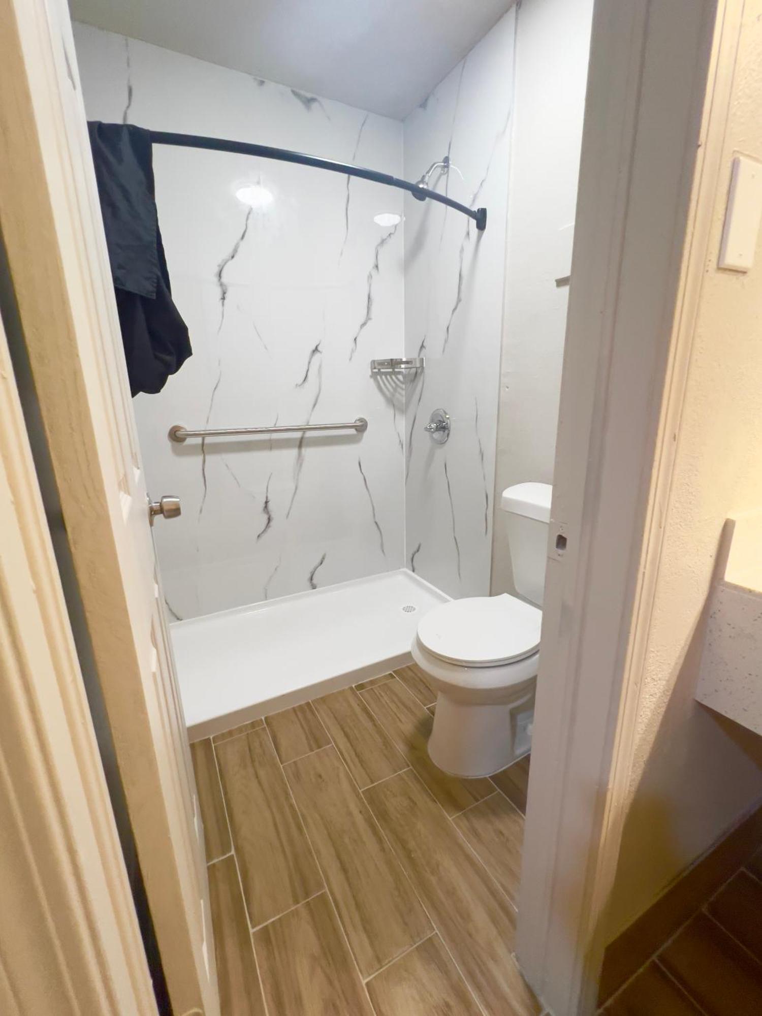 Economy Inn And Suites 털사 외부 사진
