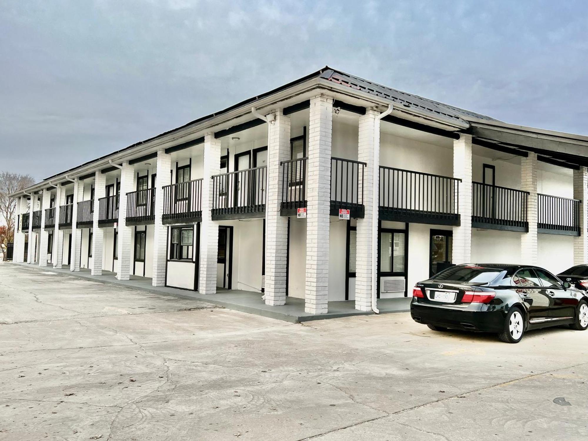 Economy Inn And Suites 털사 외부 사진